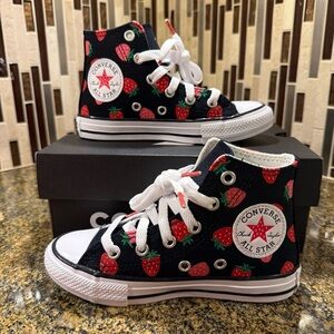 NEW Converse Chuck Taylor All Star Strawberry High Top Sneaker Little Kids Sz 11